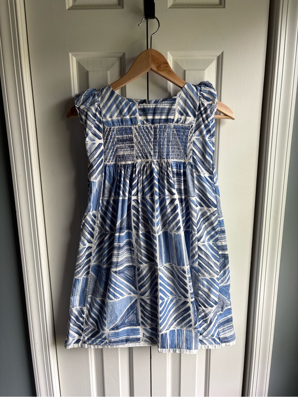 Tea Collection Girls Blue and White Geometric Print Smocked Sleeveless Dress 8